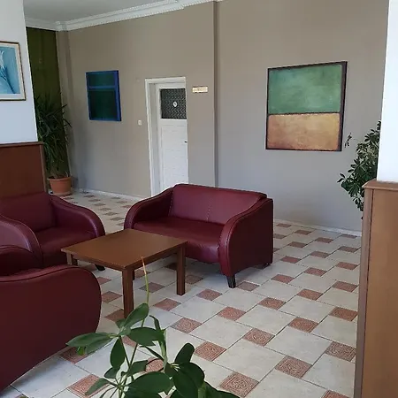 The S & Hotel